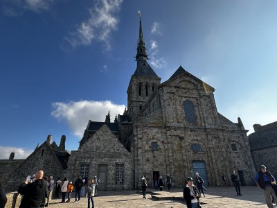 48.63606388888889,-1.512225