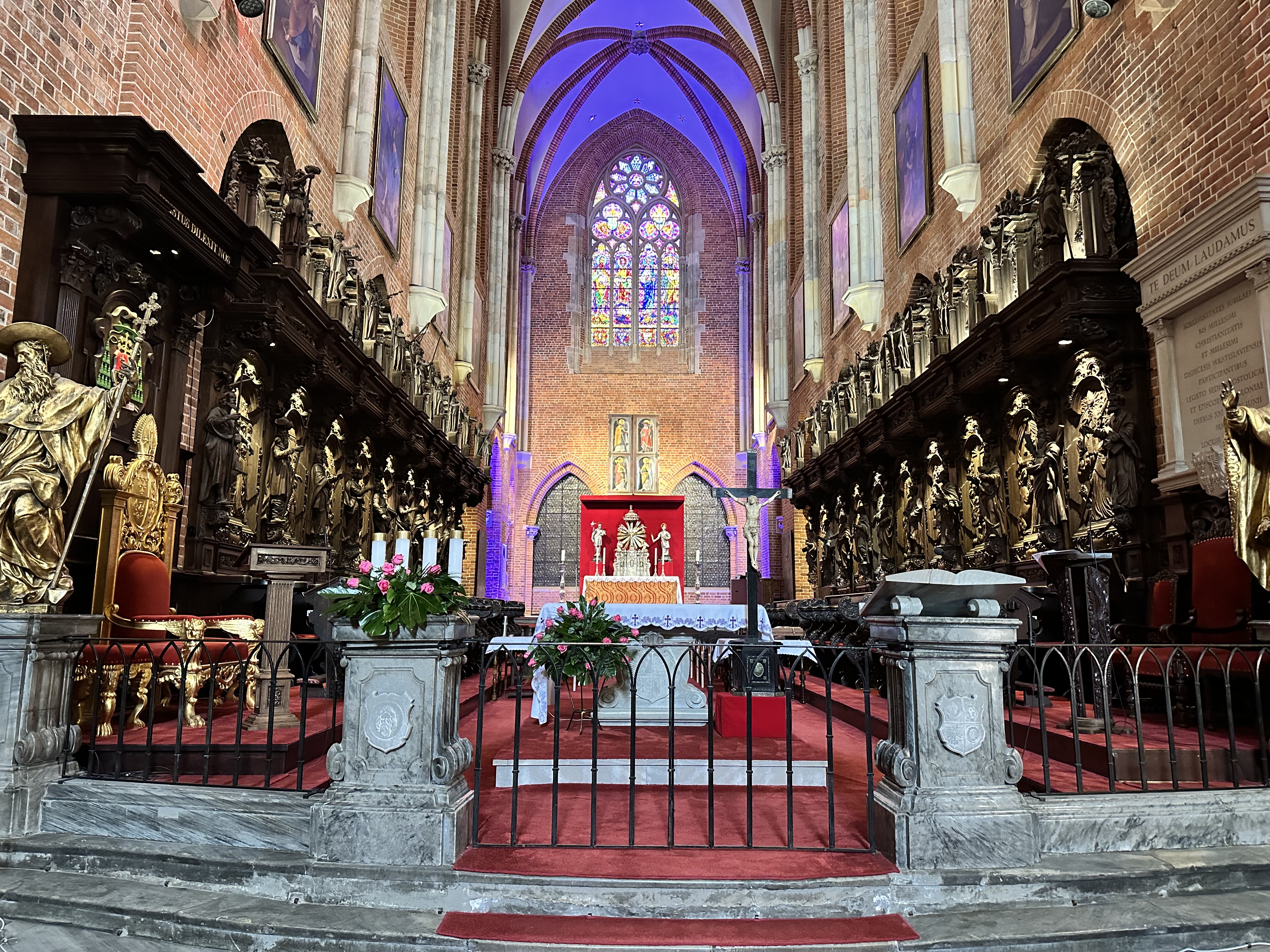 Vue générale de Cathédrale Saint-Jean-Baptiste et Alentours