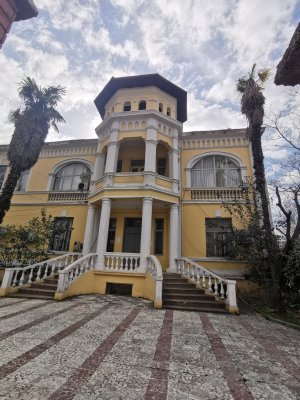 41.32611111111112,19.82472222222222