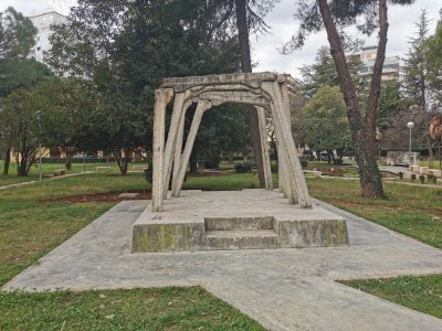 41.32093048083334,19.82019424416667