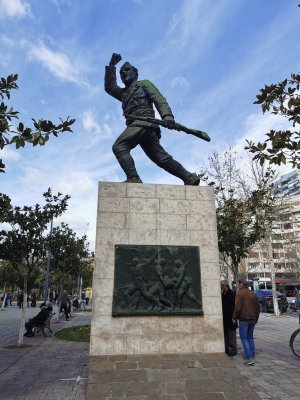 41.32805555555556,19.82194444444444