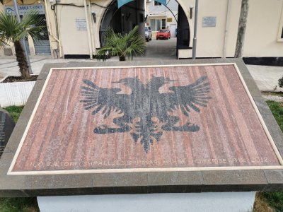 41.32723236083334,19.82297706583333