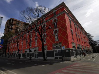 41.32719802833333,19.81965446444444