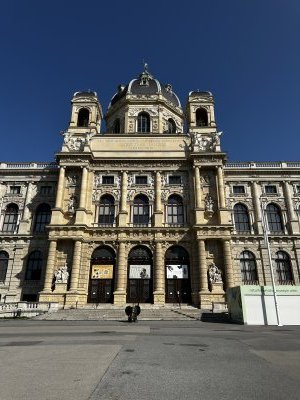 48.20475277777778,16.36049722222223