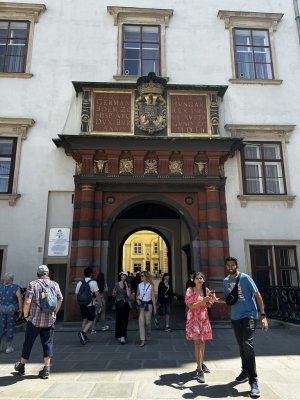 48.20712222222222,16.36541111111111