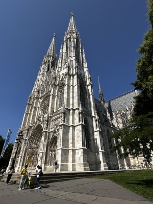 48.21542222222222,16.36009166666667