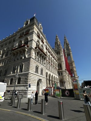 48.20993333333334,16.35808611111111