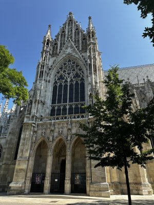 48.21516666666667,16.35878888888889