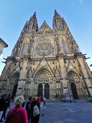 50.09058380111112,14.39963436111111