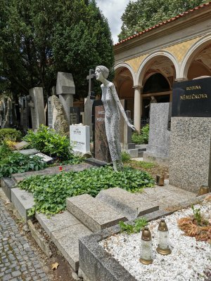 50.06478118888889,14.41859436027778