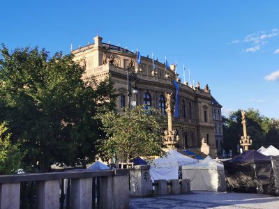 50.08934402444444,14.41415882083333