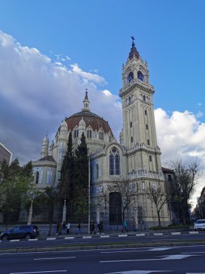 40.42057418805555,-3.68640756583333