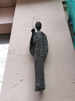 40.41965103138889,-3.69040298444445