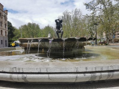 40.42289352416667,-3.71463060361111