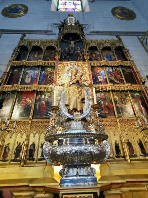 40.41557312,-3.71438145611111