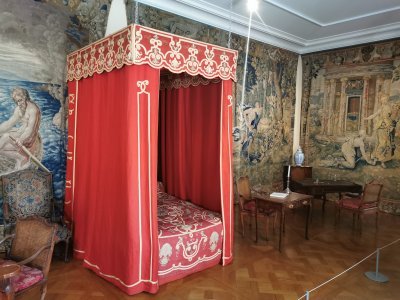 47.76765060416667,2.37550210944444