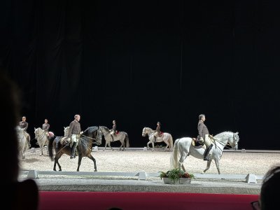 48.89563888888889,2.22891111111111