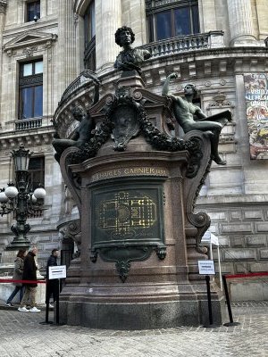 48.87184444444444,2.33092777777778