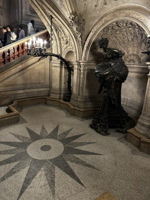 48.87181388888889,2.33173333333333