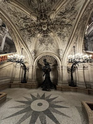 48.87170833333333,2.33196388888889