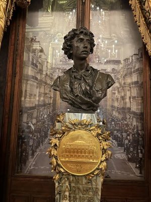 48.87132222222223,2.33149444444444