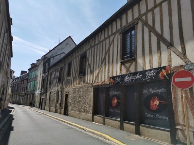 48.56054306027777,3.2973208425