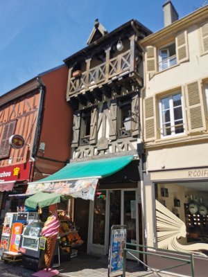 48.56054306027777,3.2973208425