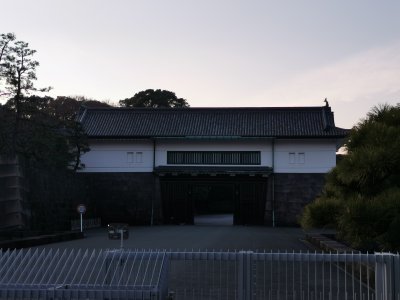 35.68261337277777,139.75637817361113