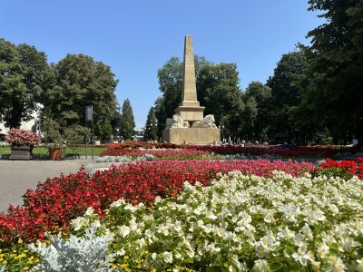 47.178425,27.56661944444445