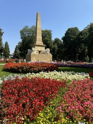 47.17846666666667,27.56664722222222