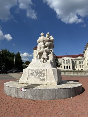 47.16748055555556,27.58378333333333