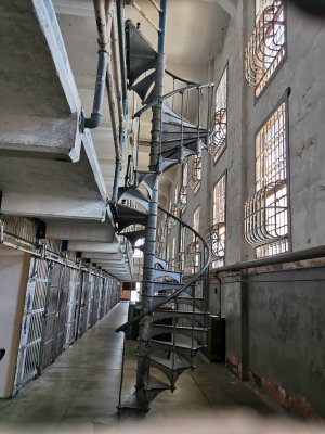 37.82654190055556,-122.42253875722223