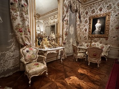 48.18539166666666,16.31137222222222