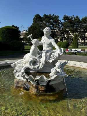 48.20408888888889,16.36063611111111